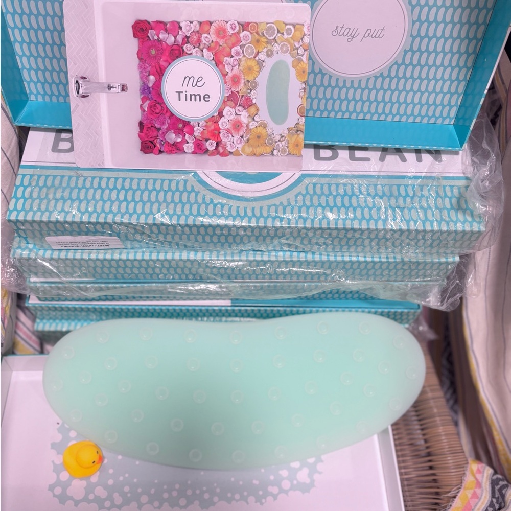 THE BATH BEAN•Comes W his Duck that squished, is doing the famous sound. BNIB